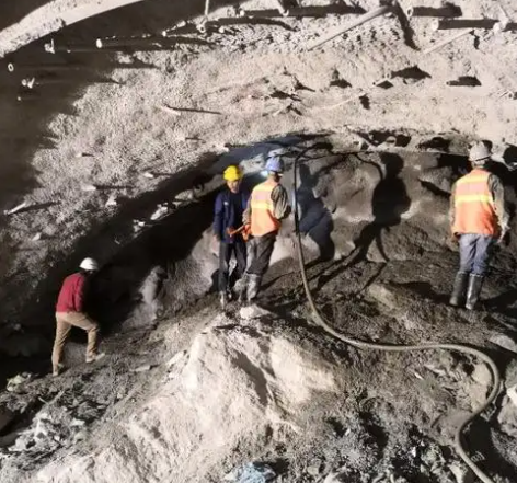 东城隧道拱顶带模注浆料，微膨胀注浆料的特点及施工工艺